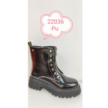 botas de mujer joven de moda