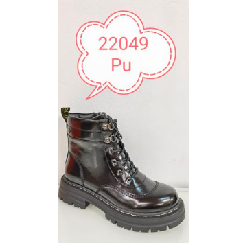 botas de mujer joven de moda