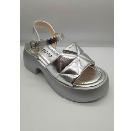 24 sandalias nuevas